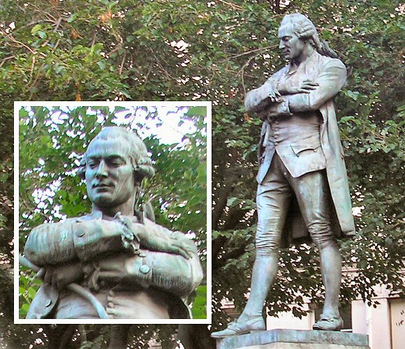 Statue de Beaumarchais.