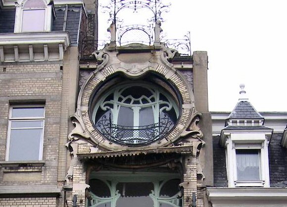 Bruxelles : fen�tre sup�rieure de la maison de Saint-Cyr.