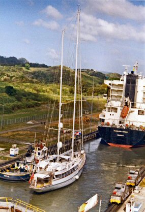 Canal de Panama : bateaux divers.