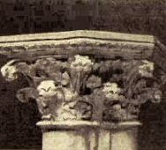 Chapiteau gothique du XIIIe s. (Chartres).