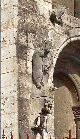 Cath�drale de Chartres : l'�ne qui veille.