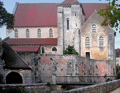 Chartres : coll�giale Saint-Andr� (fa�ade orientale).