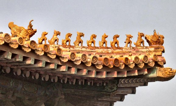 P�kin : ornementation d'un toit de la Cit� Interdite.