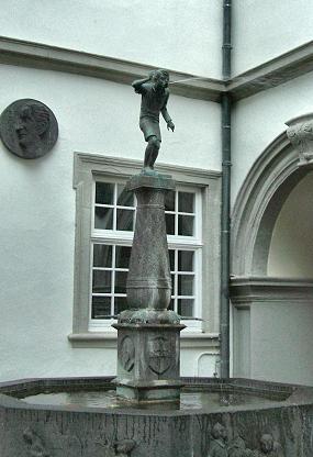 Coblence : La fontaine du Sch�ngel.