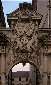 Compi�gne : la porte de l'Arsenal.