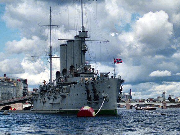 Le croiseur Aurore dans le port de Saint-P�tersbourg (Russie).