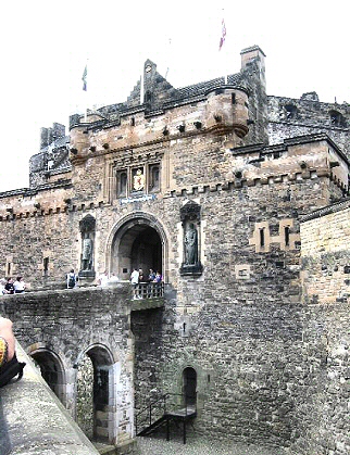 Edimbourg : l'entr�e du Chateau.