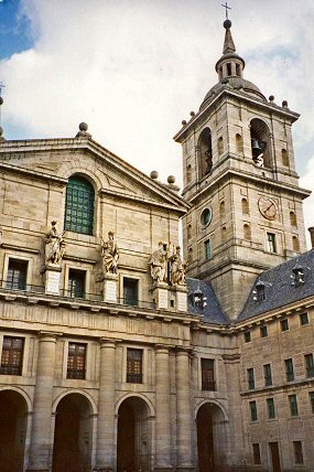 Escorial : la cour.