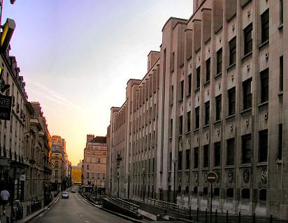 Facult� de M�decine, rue des Saints-P�res, � Paris (6e).