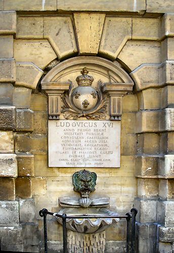 Fontaine de la Croix du Trahoir, � Paris.