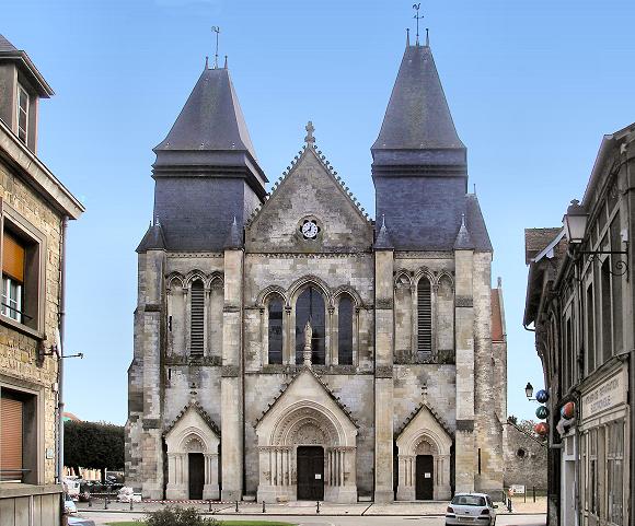 Gournay-en-Bray : fa�ade de l'�glise.