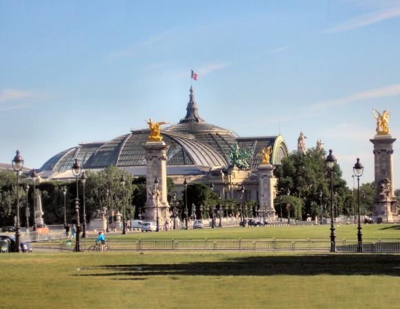 Grand palais et Pont Alexandre III, � Paris.