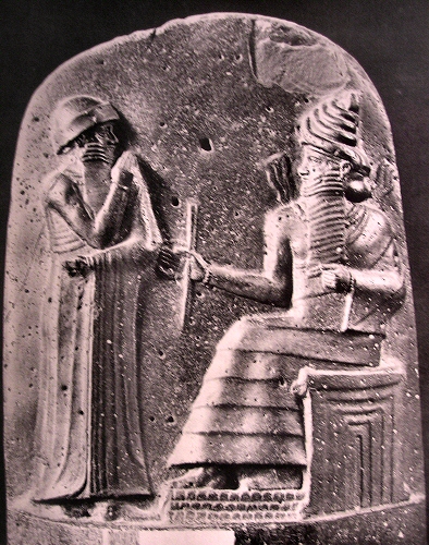Shamash dicte son code de lois � Hammurabi.