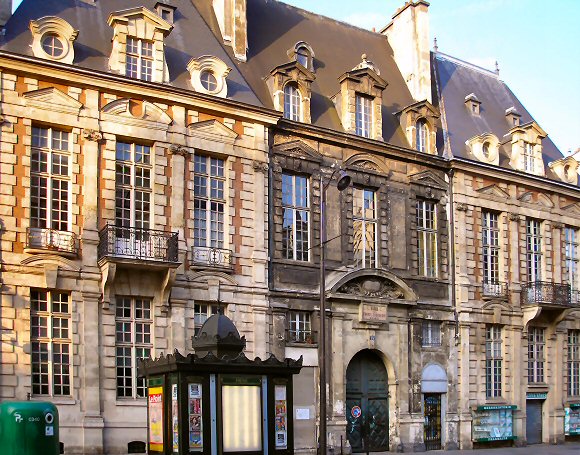 H�tel de Mayenne, � Paris (4e arrondissement).