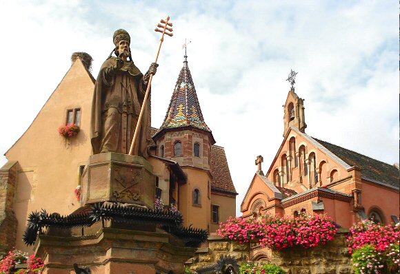 Eguisheim : statue de L�on IX.
