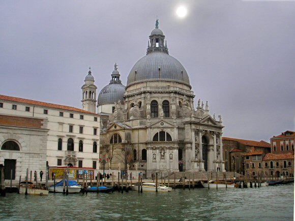Longhena : l'�glise Santa Maria della Salute, � Venise.