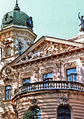 L'vov : ornementations n�o-baroques (mus�e national).