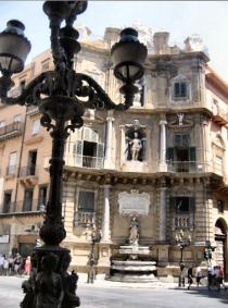 Palerme : place Quattro Canti.