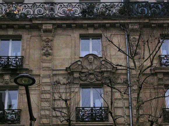Paris : 15 boulevard Barb�s.