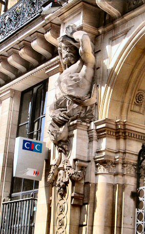 Paris : la cour des Fermes (Atlante).