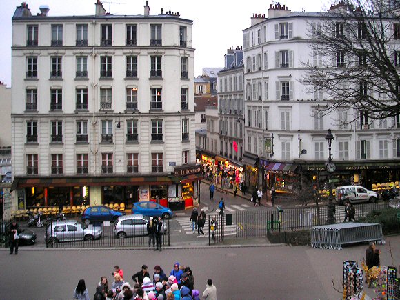 Paris : la place Saint Pierre.