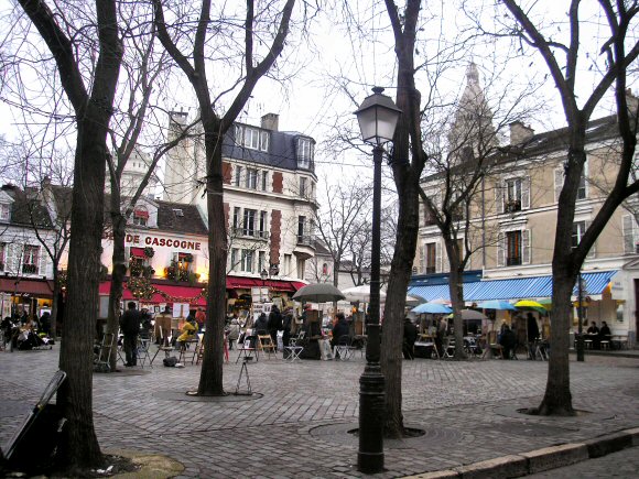 Paris : la place du Tertre, � Montmartre.