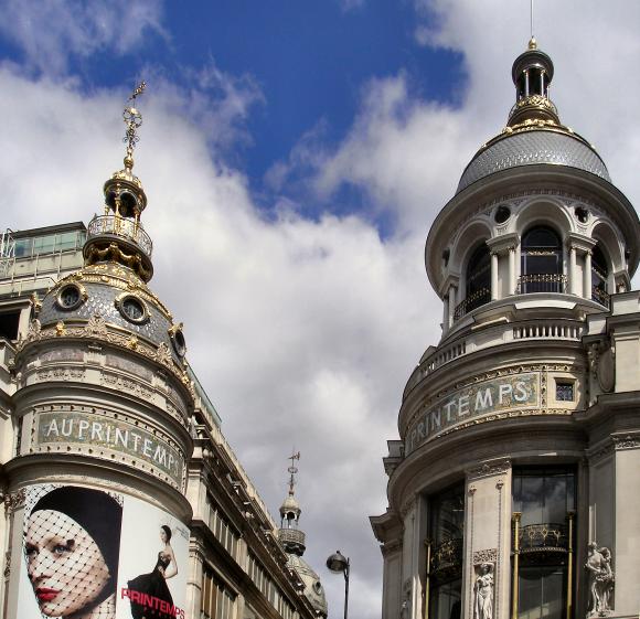Paris : magasins du Printemps.