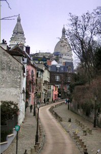 Paris : la rue de l'Abreuvoir, � Montmartre.