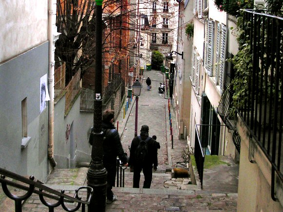 Paris : le passage des Abbesses.