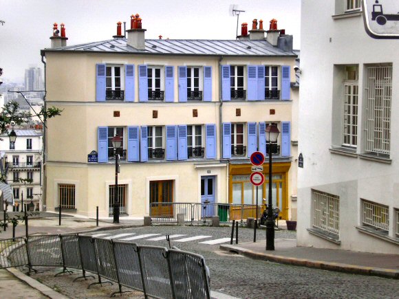 Paris : la rue du Chevalier de la Barre.