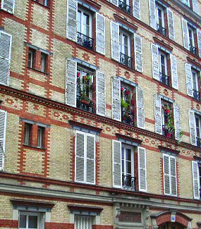 Paris : 77, rue de Clignancourt.