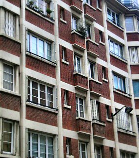 Paris : 92, rue de Clignancourt.