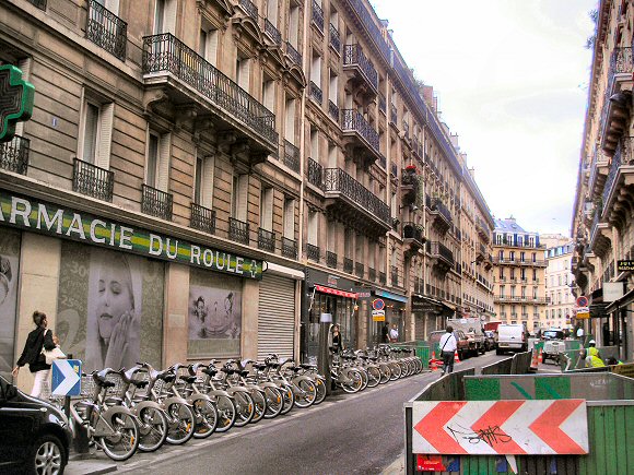 Paris : Rue du Commandant Rivi�re.