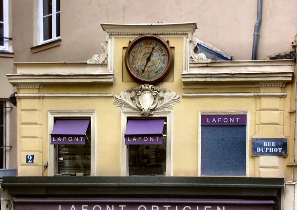 Paris : rue Duphot (barom�tre).