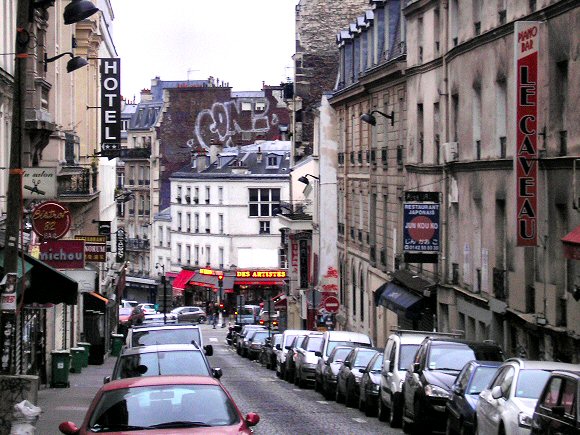 Paris : la rue des Martyrs.