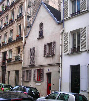 Paris : le 8 de la rue Muller.