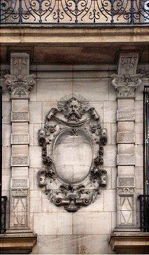 Paris : fa�ade de la rue de la P�pini�re (n�10).