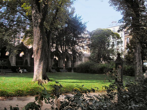 Paris : Square Louis XVI.