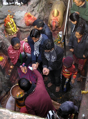 Katmandou : lieu de d�votion � Pashupatinath.