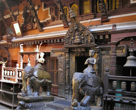 Patan : int�rieur du Temple d'or.