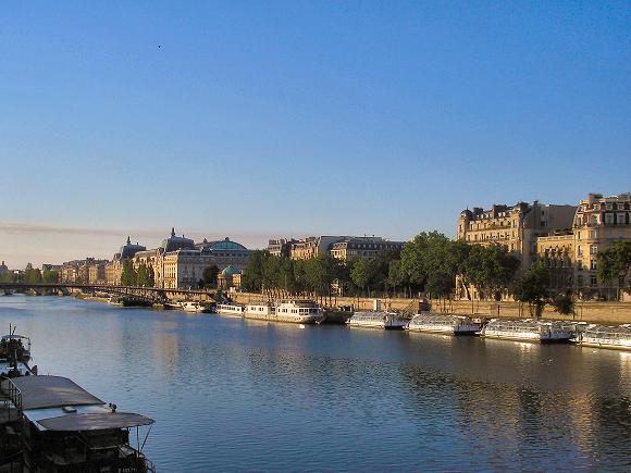 Quai Anatole France, � Paris.