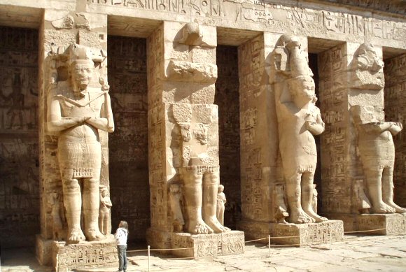Temple mortuaire de rams�s III, � Medinet Abu.