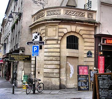 Paris : Fontaine du pot de Fer.