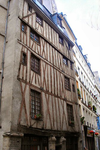 Maison � colombages, rue Volta, � Paris (3e arrondissement).