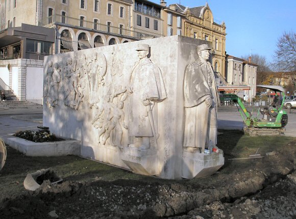 Monument des Trois Mar�chaux, � Saint-Gaudens.