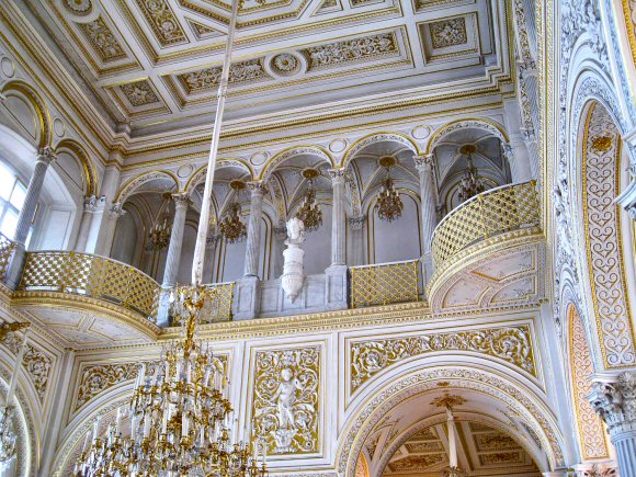 Saint-Petersbourg : l'architecture int�rieure du mus�e de l'Ermitage.