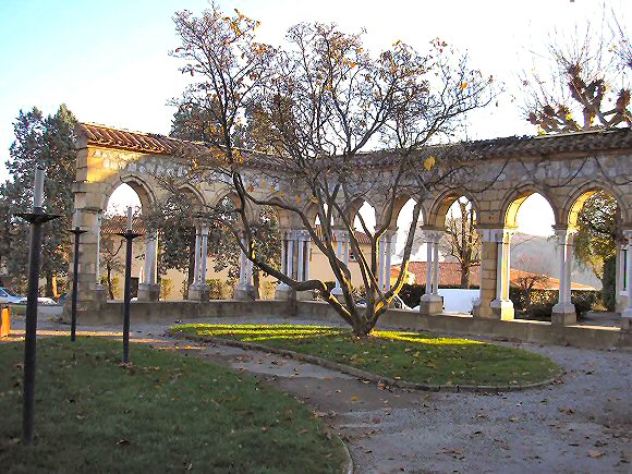 Partie du clo�tre de l'abbaye de Bonnefont.