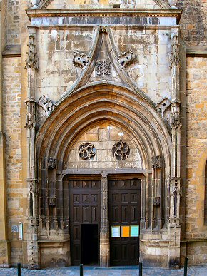 Coll�giale de Saint-Gaudens : portail roman.