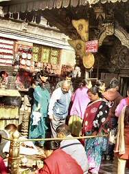 Katmandou : le temple d'Hariti, � Swayambunath.