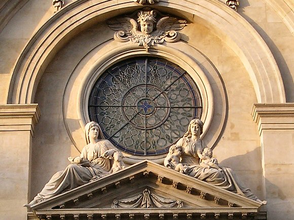 Temple Sainte-Marie : rosace et tympan.